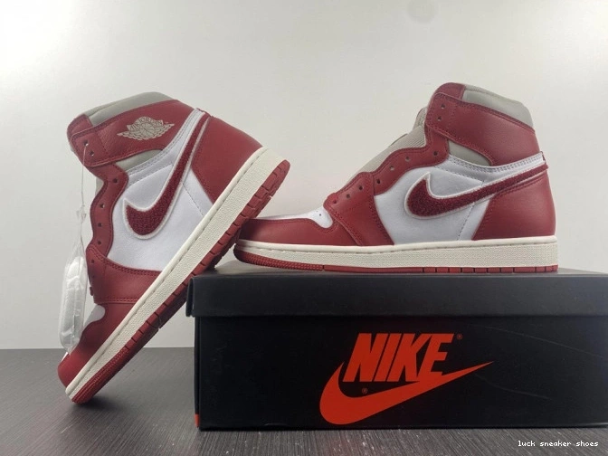 Reps LUCY Newstalgia OG DJ4891-061 (W) Chenille Jordan High 1 0704